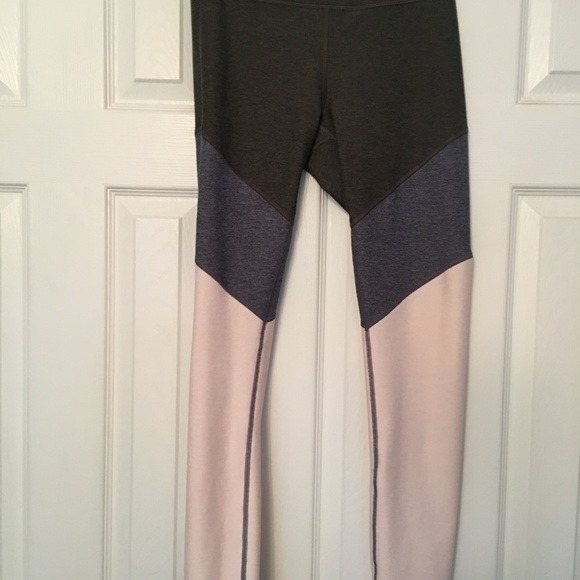 Outdoor Voices - 7/8 Springs Leggings - Picture 2 of 5